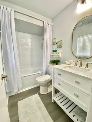 Shower - Stunning 3bd/2ba-Rainbow River Across the Street! (Dunnellon)