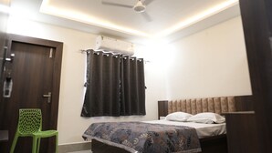 Deluxe Double Room - Shivpriya Palace (Deoghar)