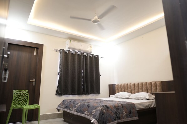 Deluxe Double Room | Desk, free WiFi - Shivpriya Palace (Deoghar)