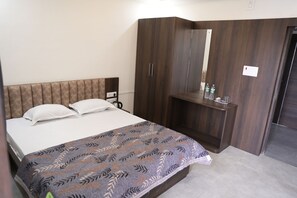Deluxe Double Room | Desk, free WiFi - Shivpriya Palace (Deoghar)