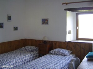 6 عدّة غرف نوم ومكواة/لوح كي وسرير سفر وواي فاي مجانًا