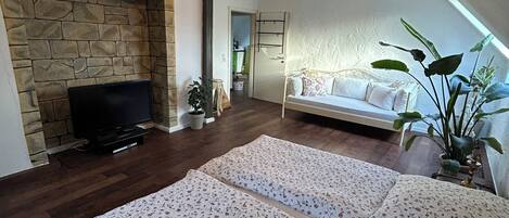 2 bedrooms, internet, bed sheets