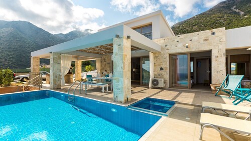 Villa Sugar Premium Villa,Pool,near the beach, tavern