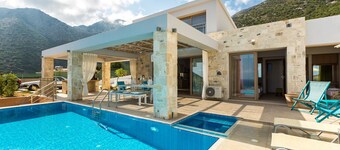 Villa Sugar Premium Villa,Pool,near the beach, tavern