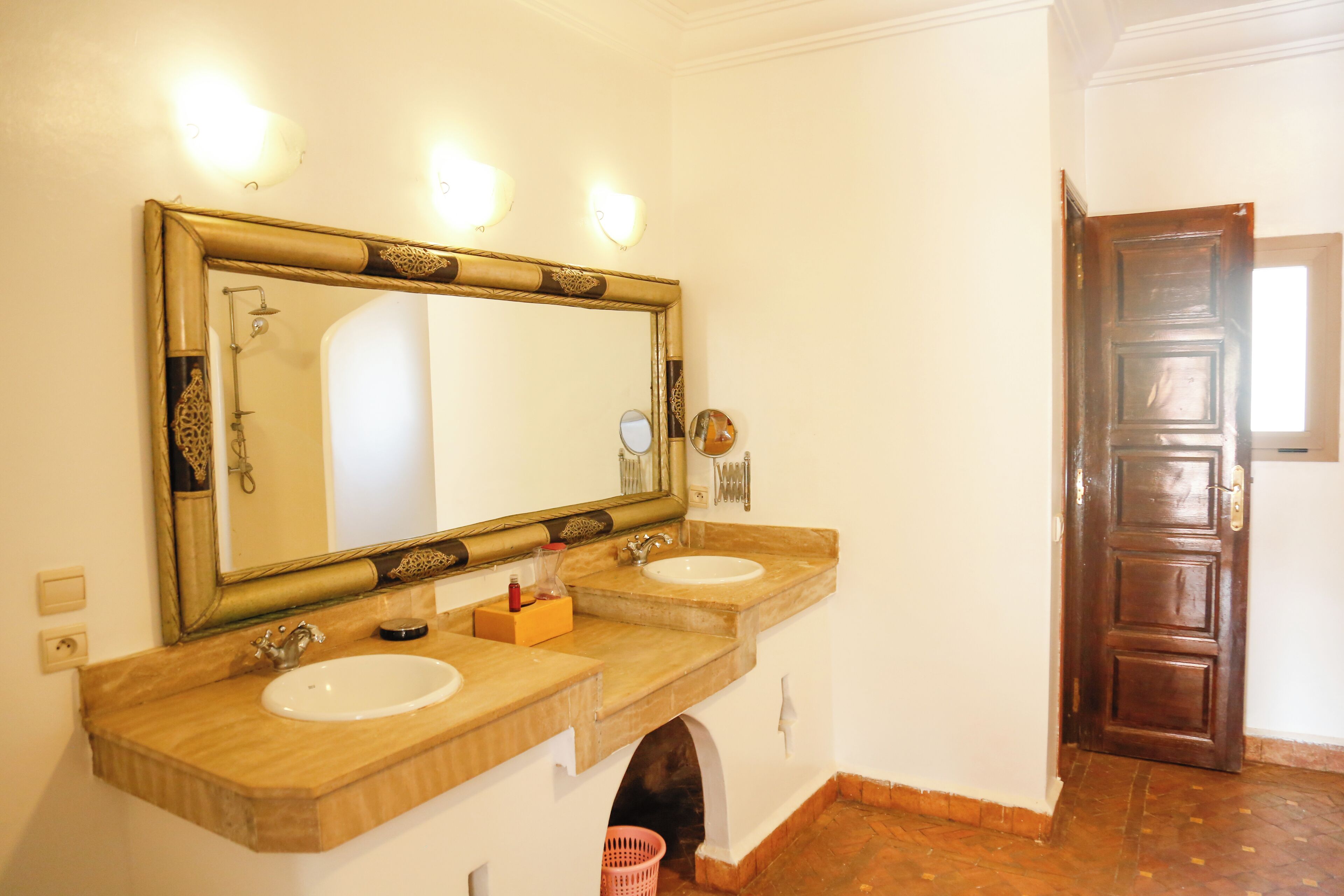 Dusche, Haartrockner, Bidet, Handtücher