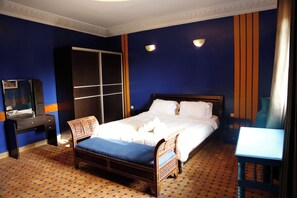 مكواة/لوح كي وواي فاي وملاءات أسرّة