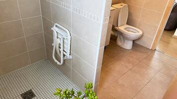 Shower, towels