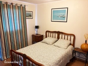 2 bedrooms, iron/ironing board, bed sheets - La Camarine vacation rental Camaret 😎 (Camaret-sur-Mer)