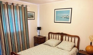 2 bedrooms, iron/ironing board, bed sheets