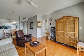 Interior - Family Condo w/ Pool! 3 Mi to Naples Beach (Naples)