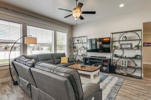 House (5 Bedrooms) | Interior