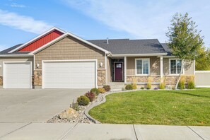 House (5 Bedrooms) | Interior