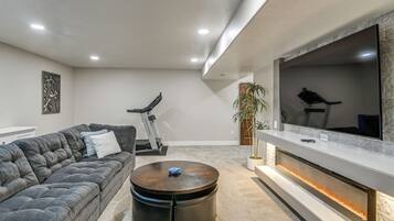 House (5 Bedrooms) | Interior