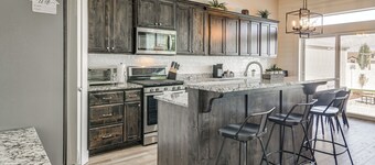 Year-round Outdoor Fun: Spacious Retreat in Iona