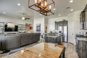 House (5 Bedrooms) | Interior