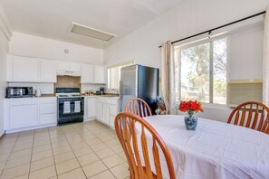 Interior - Lake Elsinore Apt 4 Mi to Water: Pets Welcome! (Lake Elsinore)