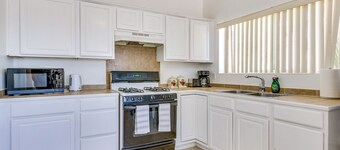 Lake Elsinore Apt 4 Mi to Water: Pets Welcome!