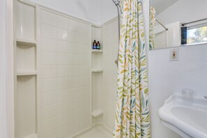 Interior - Lake Elsinore Apt 4 Mi to Water: Pets Welcome! (Lake Elsinore)