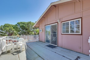 Interior - 4 Mi to Shore: Lake Elsinore Studio w/ Mtn Views (Lake Elsinore)