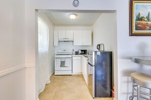 Interior - 4 Mi to Shore: Lake Elsinore Studio w/ Mtn Views (Lake Elsinore)