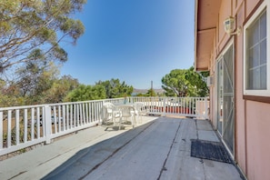 Interior - 4 Mi to Shore: Lake Elsinore Studio w/ Mtn Views (Lake Elsinore)