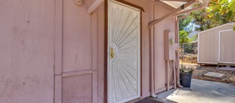 4 Mi to Lake Elsinore: Pet-friendly Adventure Base