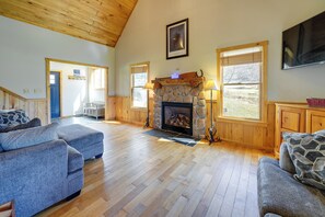 House (1 Bedroom) | Interior - Scenic Getaway, 10 Mi to Snowshoe Mountain & Lake! (Snowshoe)