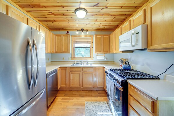 House (1 Bedroom) | Interior - Scenic Getaway, 10 Mi to Snowshoe Mountain & Lake! (Snowshoe)