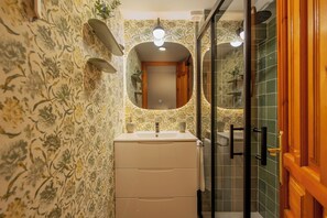 淋浴設備、風筒、提供毛巾、番梘