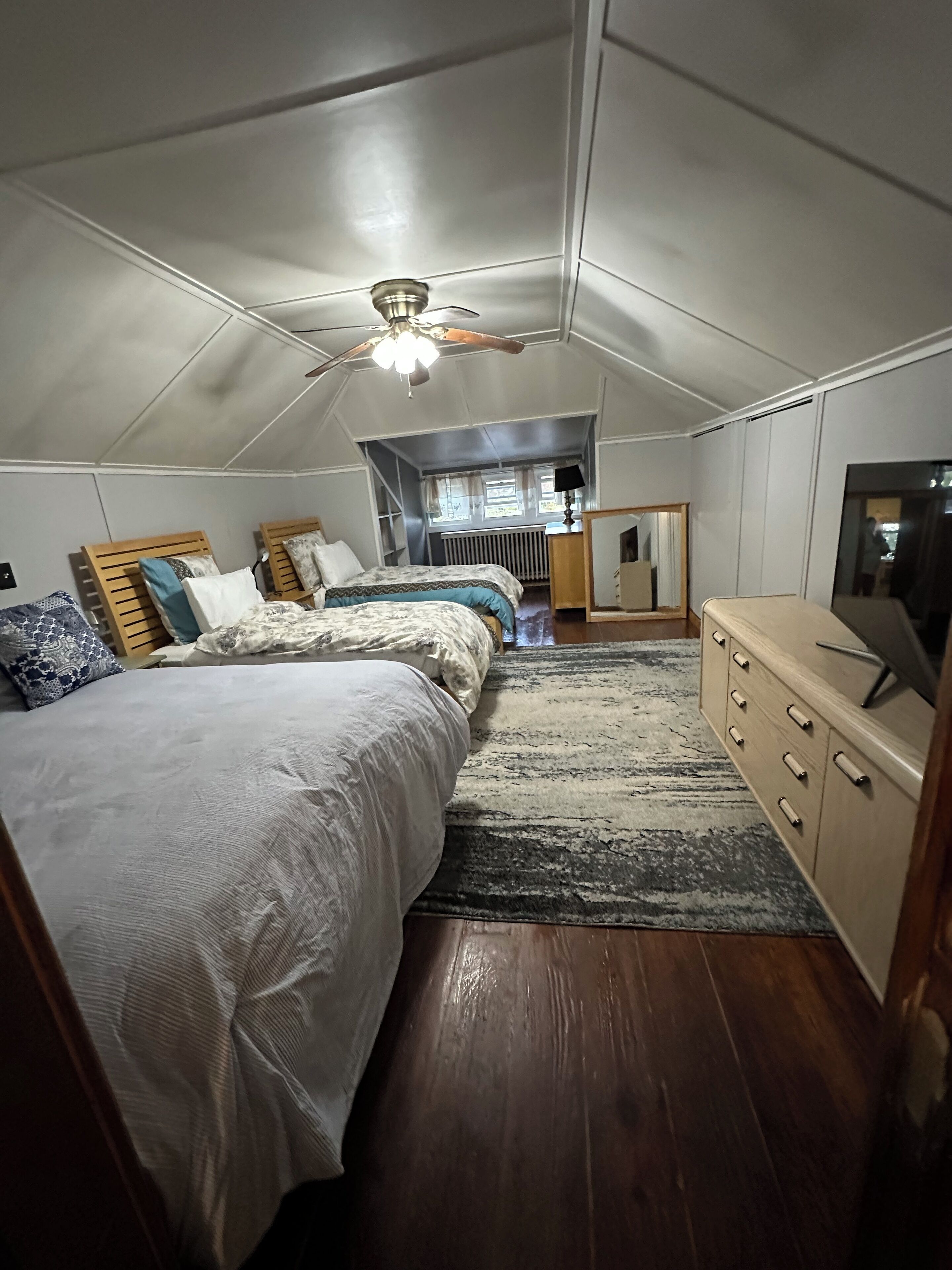 3 bedrooms, iron/ironing board, free WiFi, bed sheets