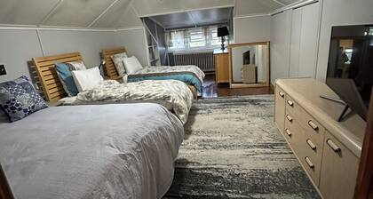 Clean Family Retreat for8, 3BR with Fast Wi-Fi,nice Backyard & Plenty of Parking