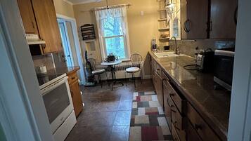 Mikroaaltouuni, uuni, liesi