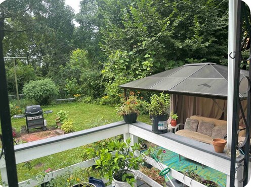 Clean Family Retreat for8, 3BR with Fast Wi-Fi,nice Backyard & Plenty of Parking