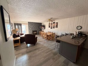 Peis, fotballspill og bøker