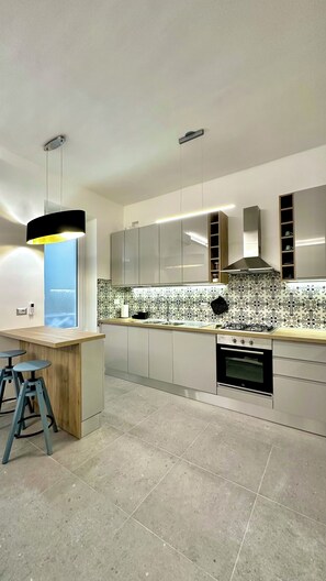 Kühlschrank, Ofen, Herdplatte, Geschirrspüler