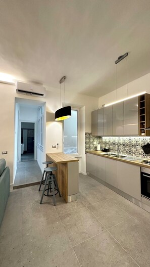 Kühlschrank, Ofen, Herdplatte, Geschirrspüler