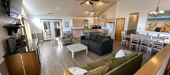 D114- Beautiful 6 bedroom home in Duck, private pool & hot tub, Pet friendly.