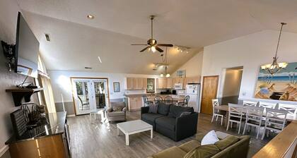 D114- Beautiful 6 bedroom home in Duck, private pool & hot tub, Pet friendly.
