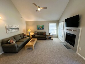 TV - KD617 - Kill Devil Hills - 3 bedroom, 2 bath home, central to all, beautiful (Kill Devil Hills)
