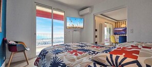 3 habitaciones, tabla de planchar con plancha, wifi y ropa de cama 