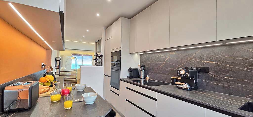 Kühlschrank, Mikrowelle, Ofen, Geschirrspüler