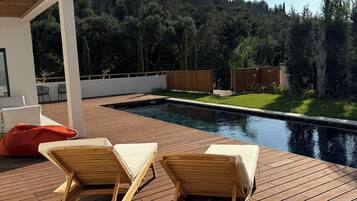 Piscine couverte, piscine extérieure