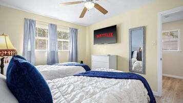 2 slaapkamers, een strijkplank/strijkijzer, reisbedje, wifi