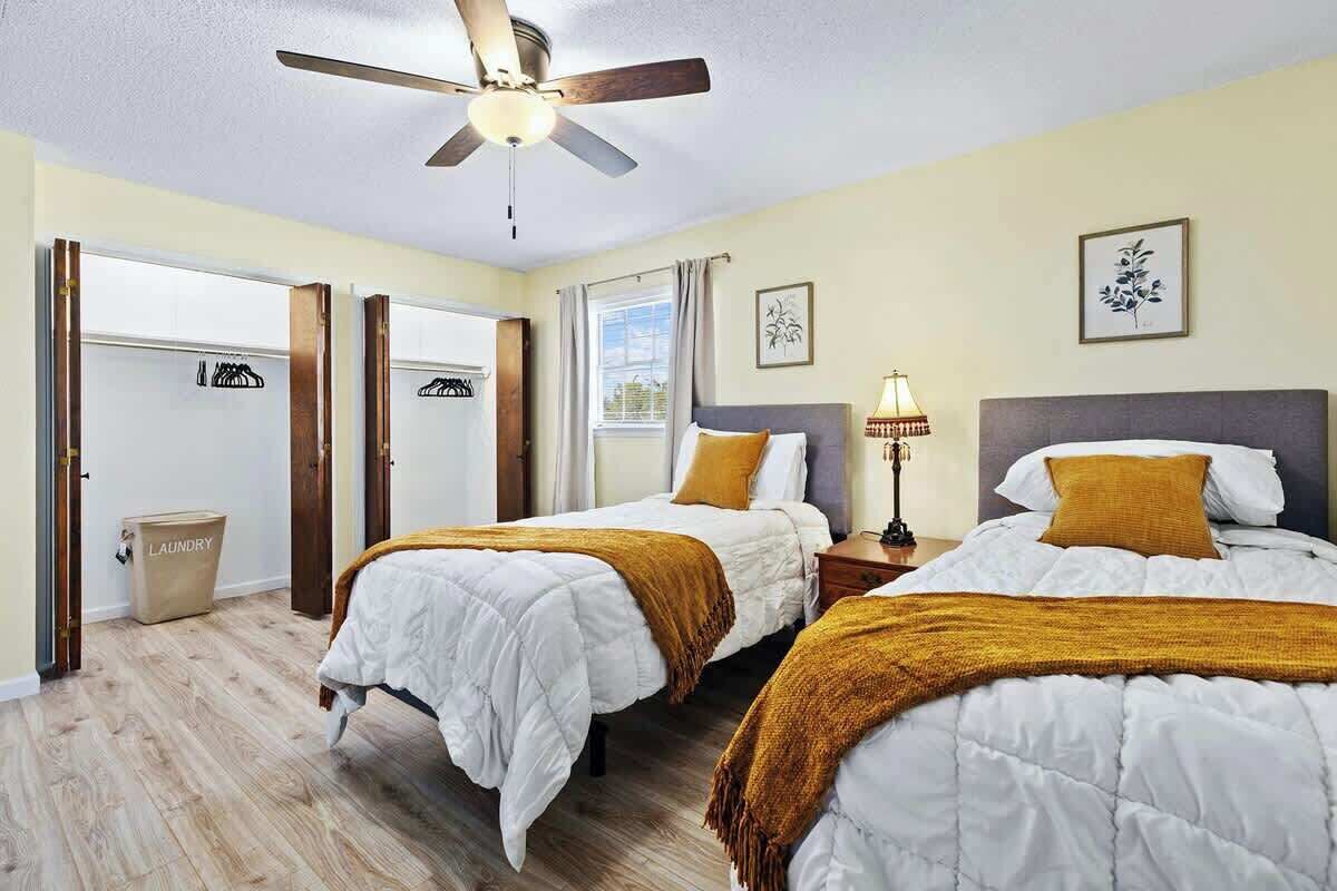 2 bedrooms, iron/ironing board, travel cot, WiFi