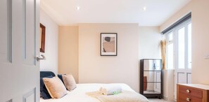 1 bedroom, iron/ironing board, WiFi, bed sheets
