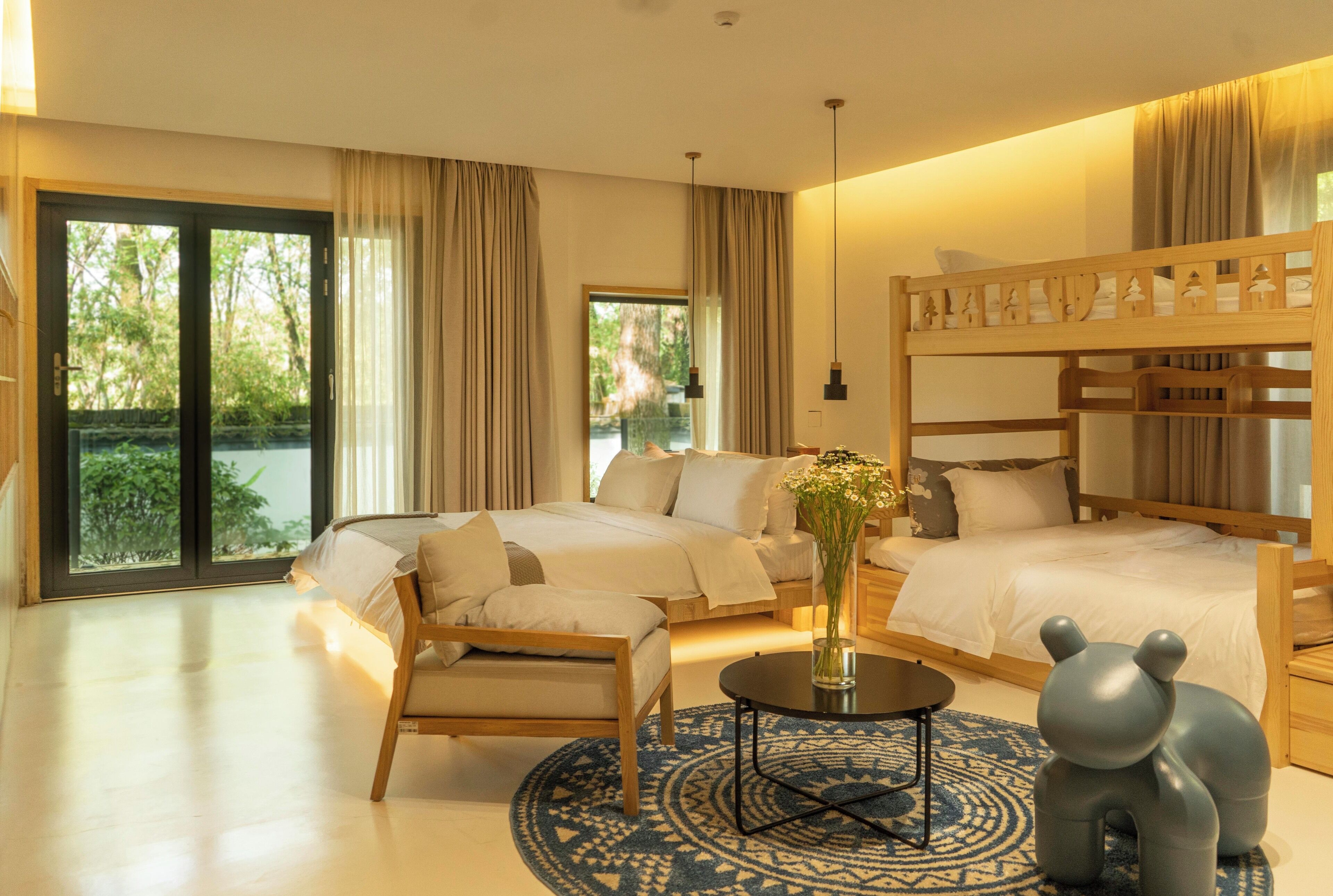 デラックス ルーム バルコニー コートヤードビュー | WiFi (無料)