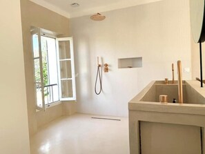 Shower, hair dryer, bathrobes, towels