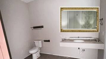 Een haardroger, handdoeken