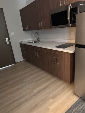 Fridge, microwave, stovetop