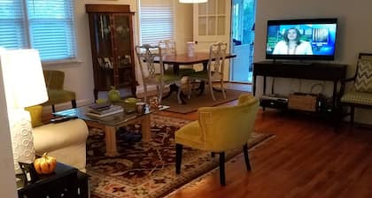 Cozy cottage home just one mile from Augusta National.